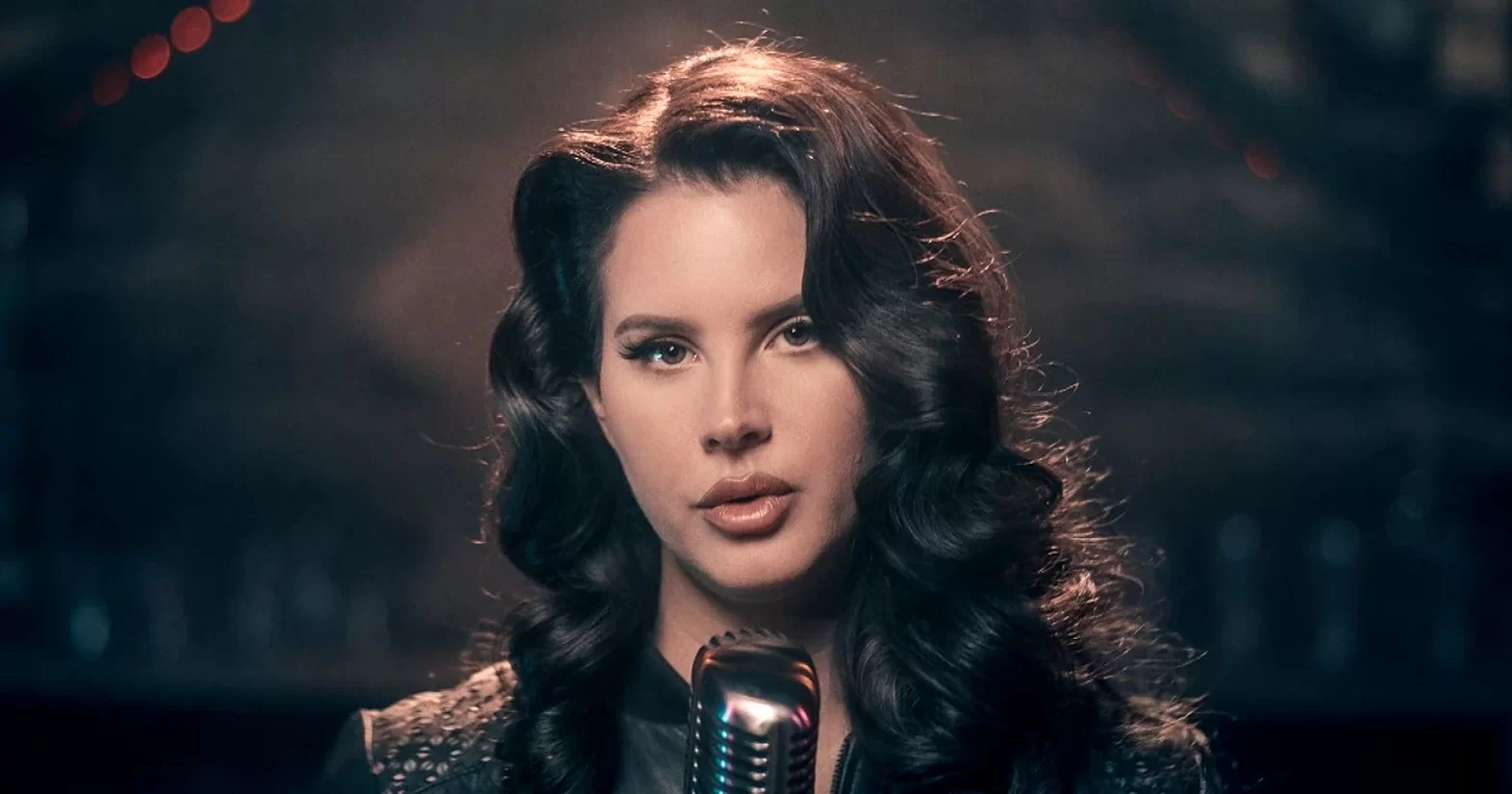 Lana Del Rey e le Accuse di Stregoneria