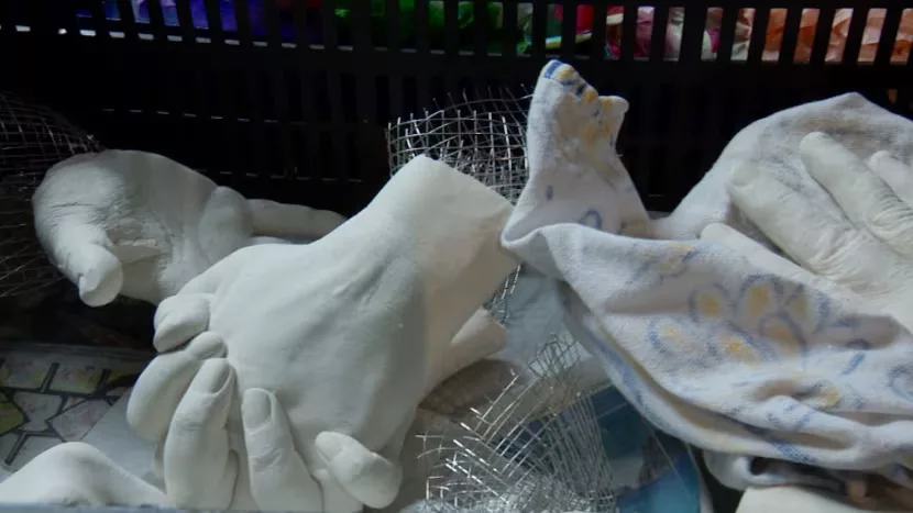 Una scultura per commemorare le vittime del processo alle streghe delle Isole del Canale