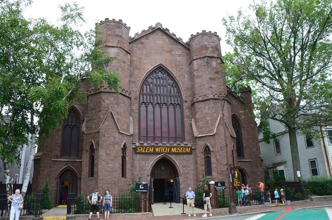 Il Salem Witch Museum è la quarta attrazione turistica più noiosa del mondo, dice Solitaired