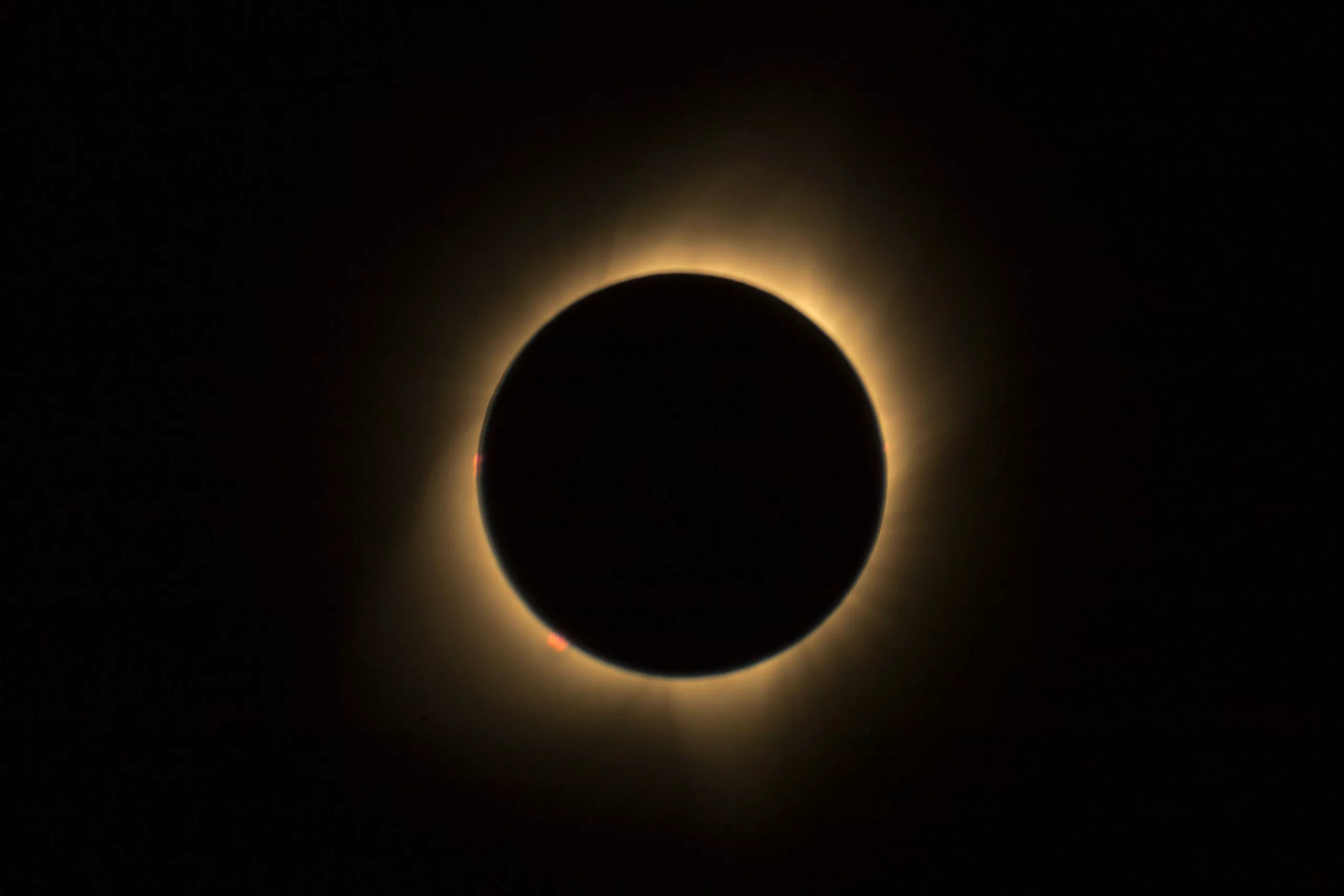 Nel New Jersey, Wiccan e streghe hanno grandi progetti per l’energia “sovralimentata” dell’eclissi solare dell’8 Aprile